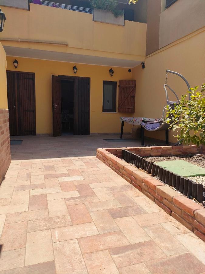 Casa Laura, Quartu Sant'Elena Su Forti Exterior foto